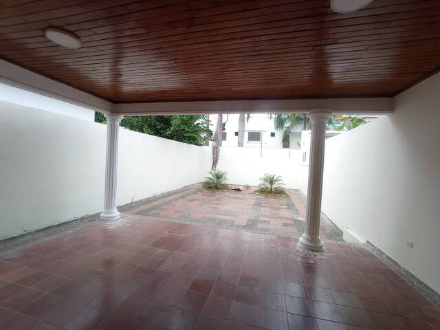 #1763 - Casa para Venta en Montería - COR - 3